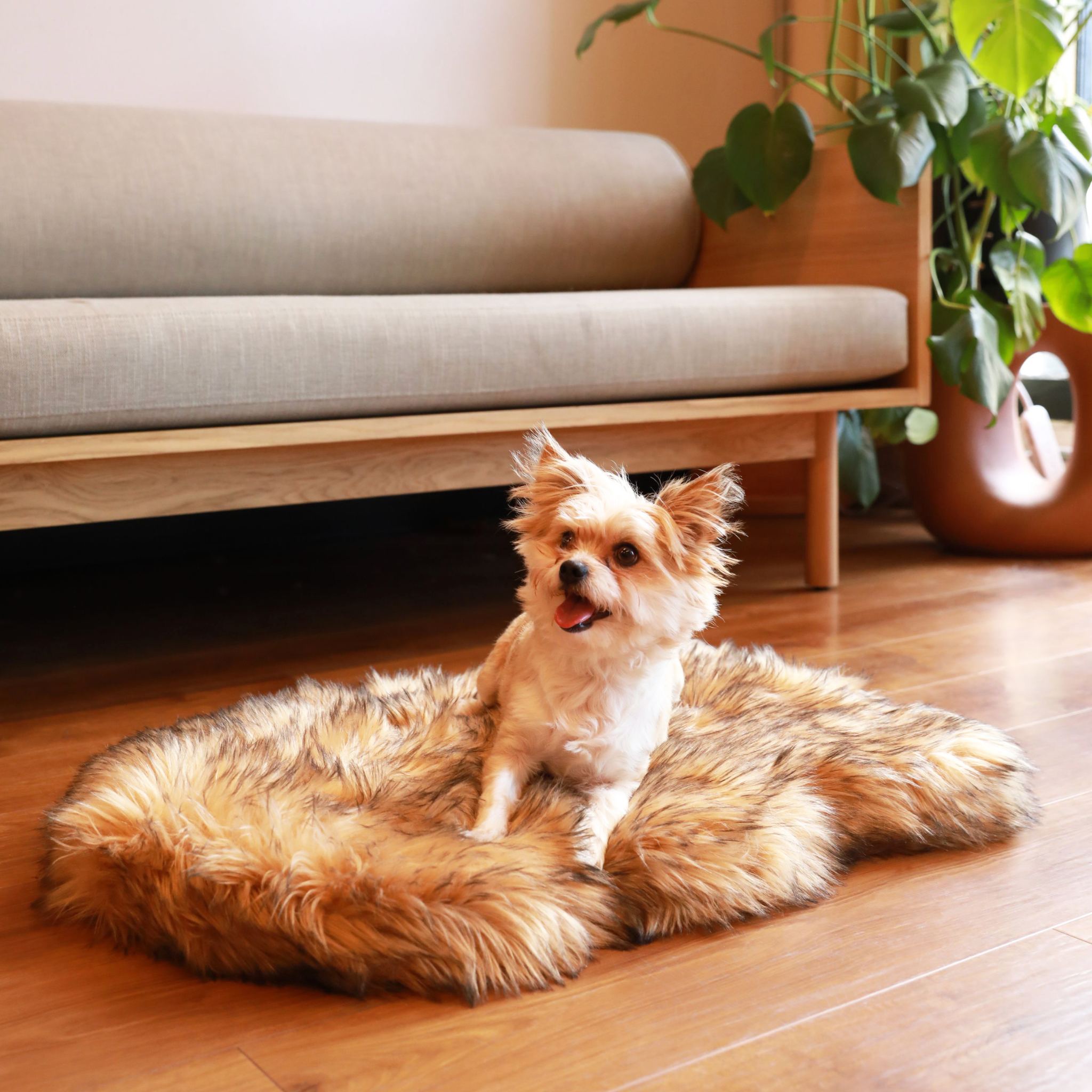 PupRug™ Faux Fur Orthopedic Dog Bed - Curve Sable Tan