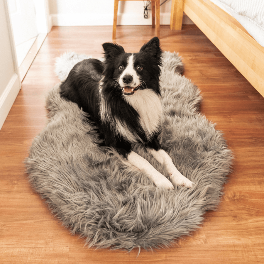 PupRug™ Faux Fur Orthopedic Dog Bed - Curve Charcoal Grey