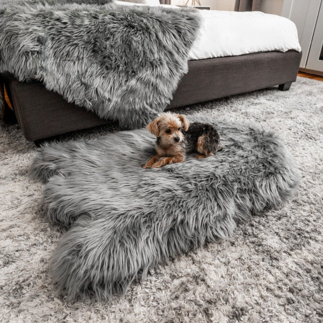 PupRug™ Faux Fur Orthopedic Dog Bed - Curve Charcoal Grey