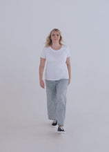 Load and play video in Gallery viewer, Bella + Canvas 6400 Women&#39;s Relaxed Short Sleeve Jersey Tee.mp4
