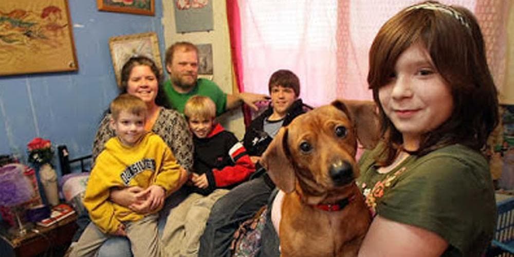 Jojo dachshund saves family from fire